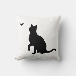 Kat met vlinder kussen