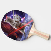 Kat met worstjes met ooglasers tafeltennisbatje (Zijkant)
