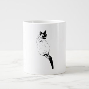 Kat met zelfverzekerde draai grote koffiekop