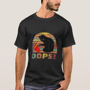 Kat Oeps! Grappige Zwarte Kat die een Glas Omgooit T-shirt