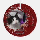 Kat op 2025 Rode Spatpatroon Kerstmis Glas Ornament (Achterkant)