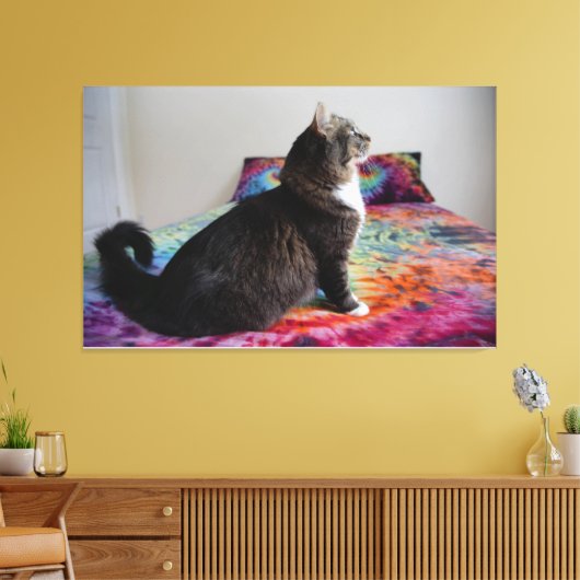 Kat op bed Uitgerekt Canvas Print (Insitu (Woonkamer))