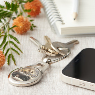 Kat op een bank dus comfort Metalen Sleutelhanger
