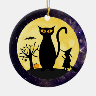 Kat op een Halloween Moon Ornament