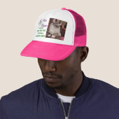 Kat op een pet... trucker pet (In situ)