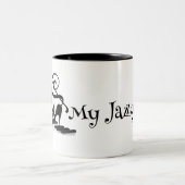 Kat op een pianotoetsenbord dat muziekkoffie-mok s tweekleurige koffiemok (Center)