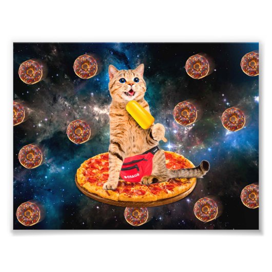 Kat op een pizza die ijs eet foto afdruk (Voorkant)