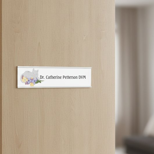 Kat op een pot bloemen voor dierenartsen deurbordje