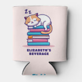 Kat op een Stack of Books Cute Personalized Litera Blikjeskoeler (Voorkant)