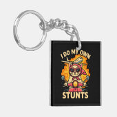 Kat op scooter Ik doe mijn eigen stunts Sleutelhanger (Voorkant Links)