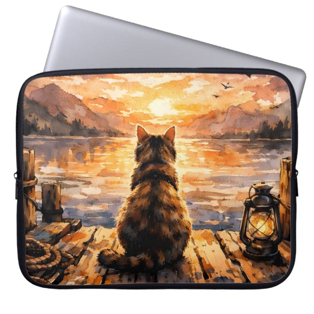 Kat op steiger bij zonsondergang laptop sleeve (Voorkant)