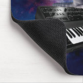 Kat op synthesizer in de ruimte muismat (Hoek)