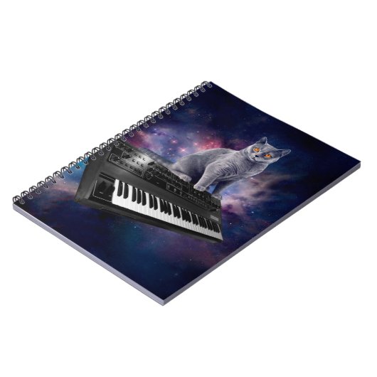 Kat op synthesizer in de ruimte notitieboek (Linkerzijde)