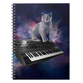 Kat op synthesizer in de ruimte notitieboek (Voorkant)