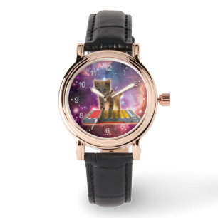 Kat op synthesizers in de ruimte horloge