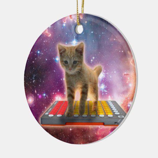 Kat op synthesizers in de ruimte keramisch ornament (Links)