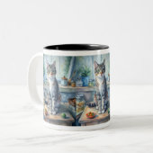 Kat op tafel tweekleurige koffiemok (Voorkant links)