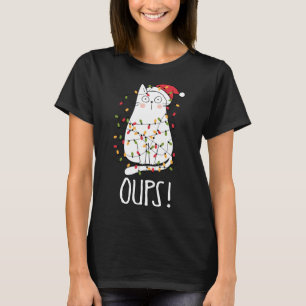 Kat Oups! Witte kat omhoog gedraaid in kerstboom L T-shirt