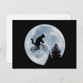 Kat rijdt fietsen op de achtergrond van de maan. briefkaart (Voorkant / Achterkant)