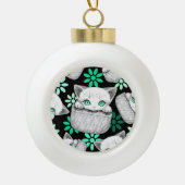 Kat Schattige en speels piekend uit een broekzak Keramische Bal Ornament (Voorkant)