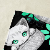 Kat Schattige en speels piekend uit een broekzak Strandlaken (In situ)