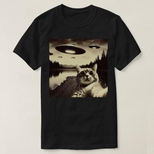 Kat selfie met UFO T-shirt (Design voorkant)