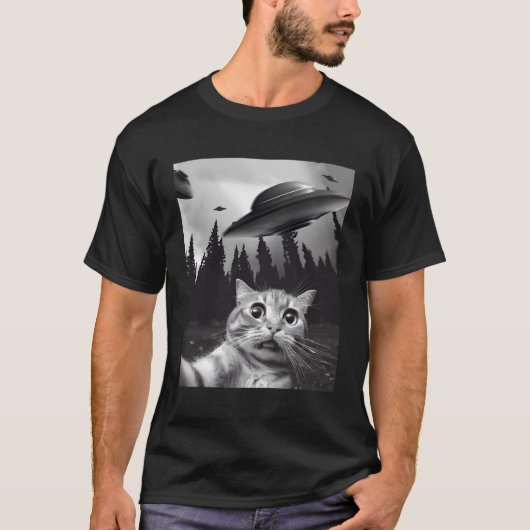 Kat Selfie met UFO's T-shirt (Voorkant)