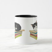 Kat slaapt op boeken mok (Midden)