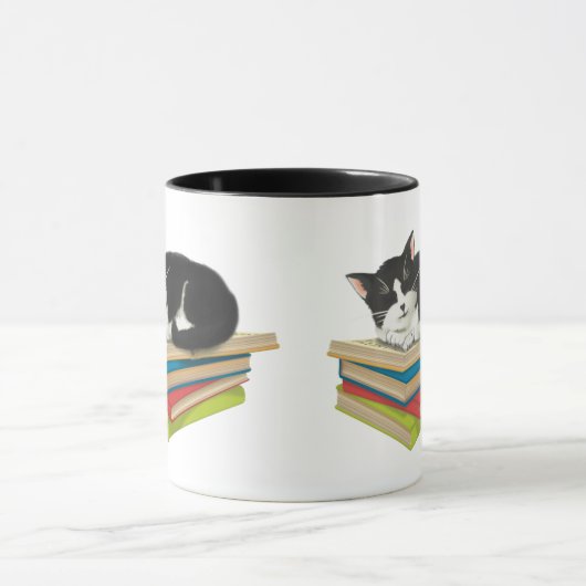 Kat slaapt op boeken mok (Midden)