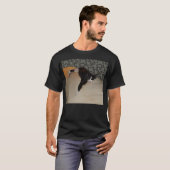 Kat Slapen bovenop het Mannen basisdonkere Shirt v (Voorkant volledig)