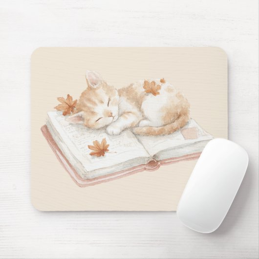 Kat Slapend op een Boek Muismat (Met muis)
