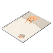 Kat speelt met een bal notitieboek (Linkerzijde)