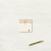 Kat speelt met een bal post-it® notes (Op bureau)