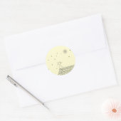 Kat staart naar de maan ronde sticker (Envelop)