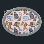 Kat-tekenteken,  patroon gesp<br><div class="desc">Deze schattige kattenpatroongordel breekt shows acht verschillende katten en kittens in verschillende houdingen, allemaal gekleurd in tinten van oranje, grijs, blauw, bruin en roomkleurig. Twee katten zitten voor een kom. Een lounges. Eén zit en staat. Een likt op zijn poot. De andere drie spelen. Al deze schattige kattentekeningen zijn afgeleid...</div>