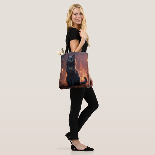 Kat Tote Bag (Op model)