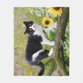 Kat van de Cute tuxedo op een boomtak met zonneblo Fleece Deken (Voorkant)