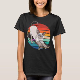 Kat van Siamese Riding Skateboard Kitten Skateboar T-shirt