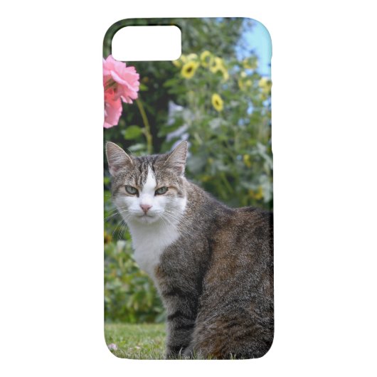 kat van tabby op de tuin Case-Mate iPhone case (Achterkant)