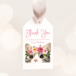 Kat van zoete Waterverf Birthday Party Cadeaulabel<br><div class="desc">Kat-verjaardagscadeau-labels met een grillig roze script en een beschilderde waterverf-kat met roze en blauwe bloemen dicht bij de onderkant van het ontwerp. Geef de cadeaulabels van het kattethemaat-verjaardagsfeestje een persoonlijk tintje met de naam en het aangepaste bericht van het verjaardagsmeisje. De achterkant van het cadeau-label is voorzien van een roze...</div>