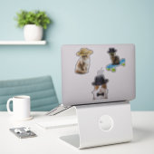 Kat Wearing Pet Sticker (Laptop op bureau)