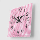 Kat Whiskers op Roze en White Gingham Vierkante Klok (Hoek)