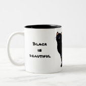 Kat zegt dat zwarte kat mooi is tweekleurige koffiemok (Links)