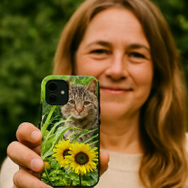 Kat zit in tuin met zonnebloemen Case-Mate iPhone Case