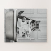 Kat zit op het toilet, kat leest nieuws legpuzzel (Horizontaal)