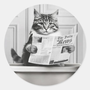 Kat zit op het toilet, kat leest nieuws ronde sticker
