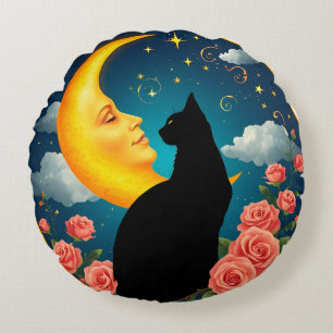 Kat zit voor maan met rozen en sterrenhemel rond kussen