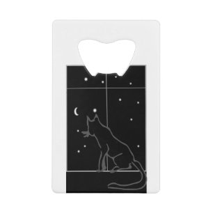 Kat zonnig zwart raam, zwarte kat. creditkaart flessenopener