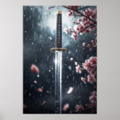 Katana zwaard met Sakura bloesems in de regen Poster (Voorkant)