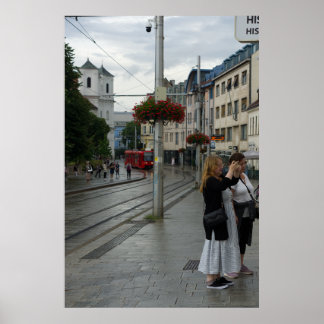Kathedraal van Bratislava en straatbeeld met rode Poster